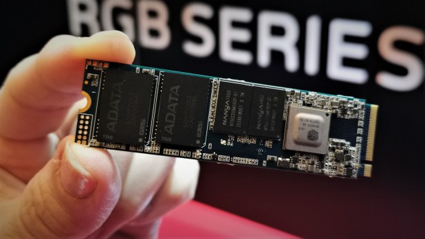 Xem xét SSD ADATA Displays SMI Gen4 (7GB/s) , SSD di động RGB đầu tiên | CES 2020 Update